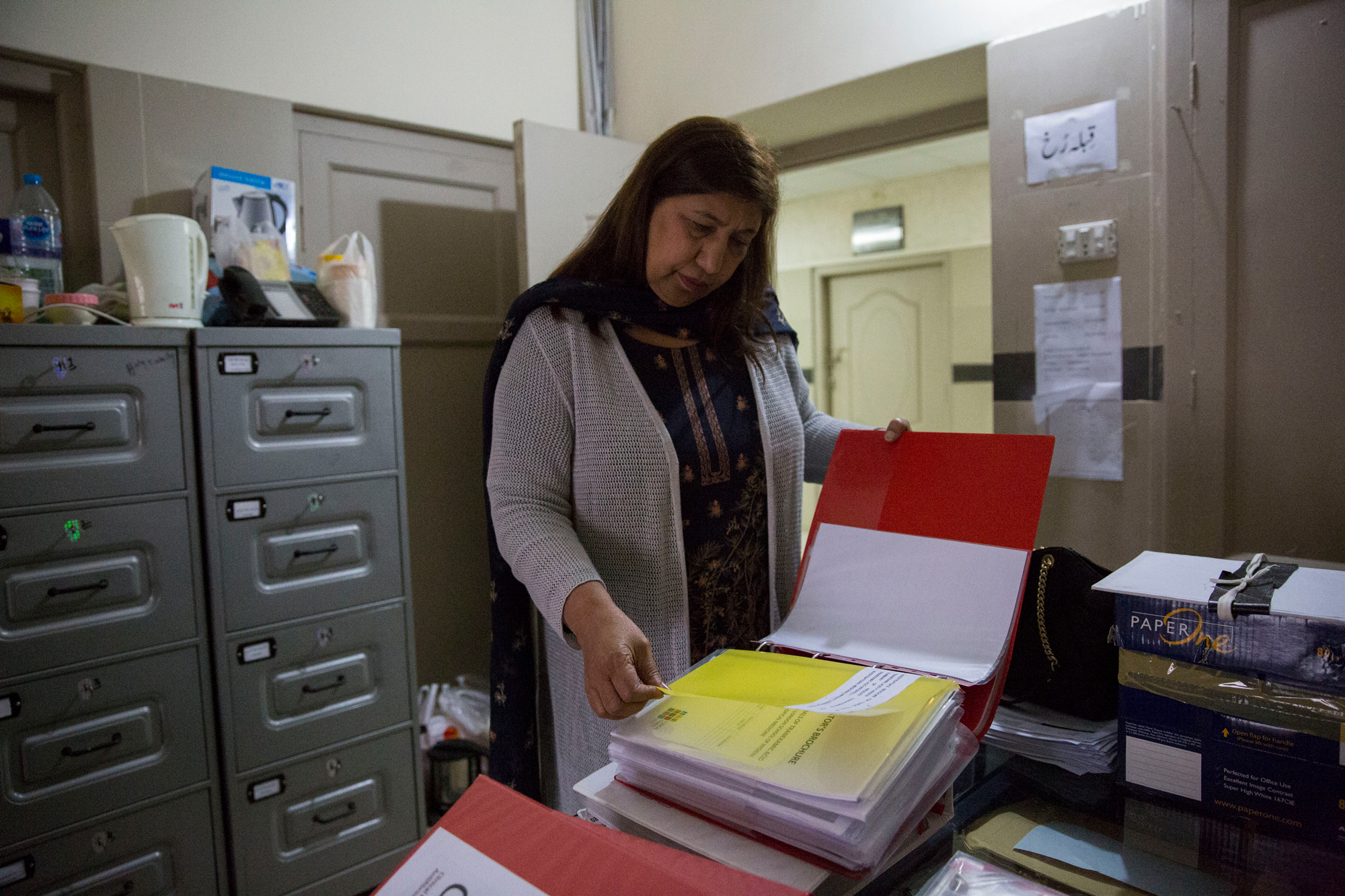 Dr Rizwana Chaudhri goes through the study file for the WOMAN trial at the department of obstetrics and gynaecology at Holy Family Hospital, Rawalpindi. Saiyna Bashir © Wellcome Trust POST NATAL-