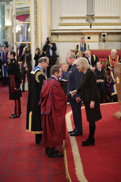 ​  Caption: Peter Piot accepting Queen's Anniversary Prize. Credit: LSHTM  ​