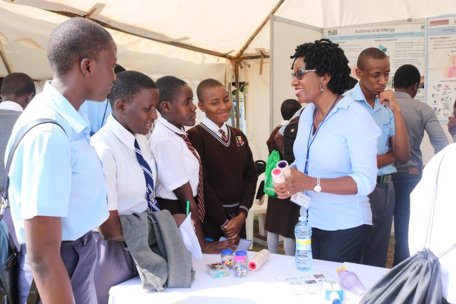 scientists talking with studentsIdentifying