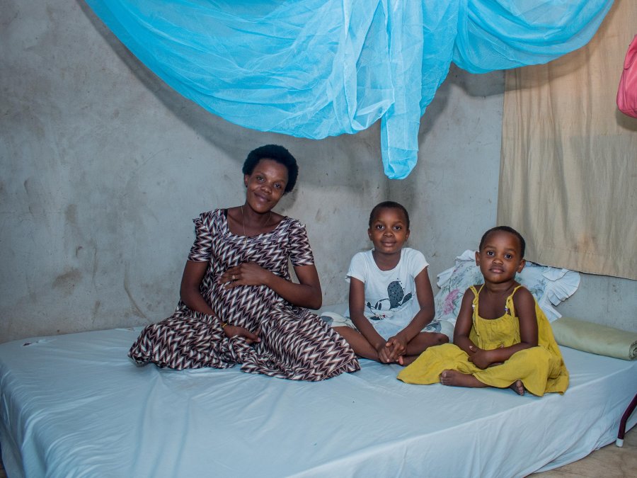 Elizabeth George Kepha with children. Credit: Malaria No More 